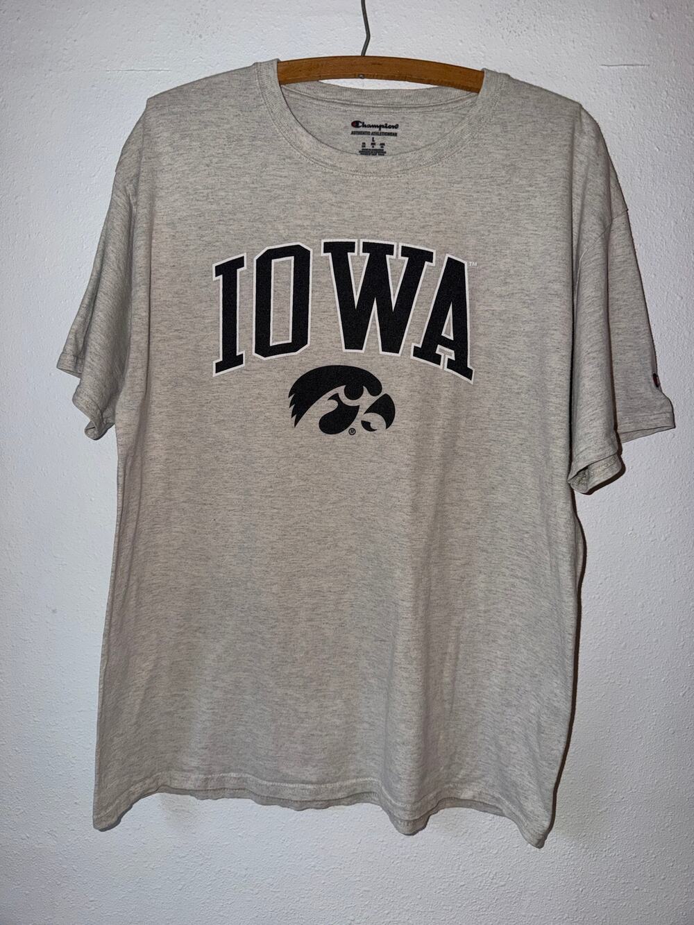 Champion Iowa Gray Light Gray Graphic Print Short Sleeve Crewneck Tee Size Large